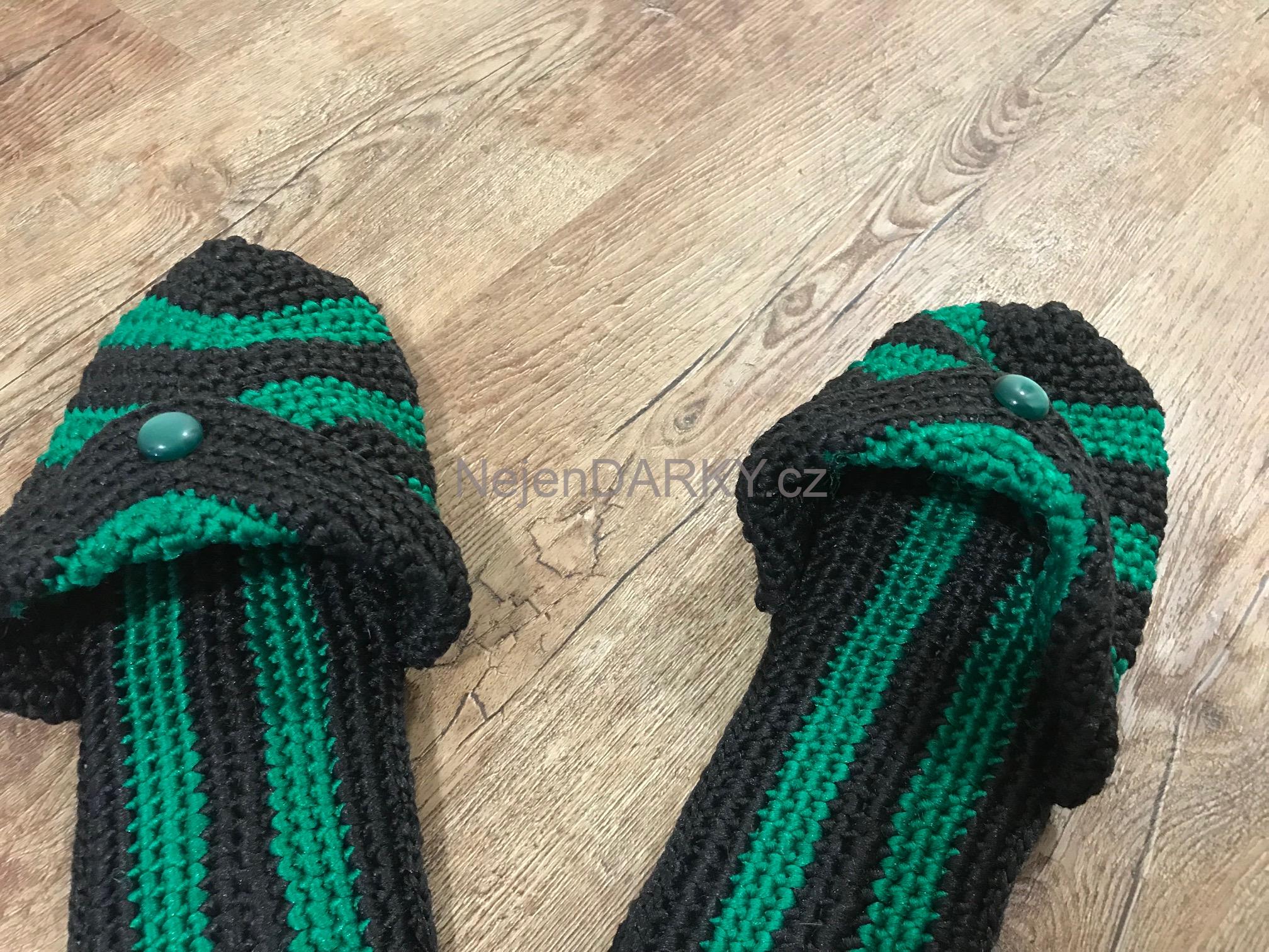 Háčkované nazouvací pantofle