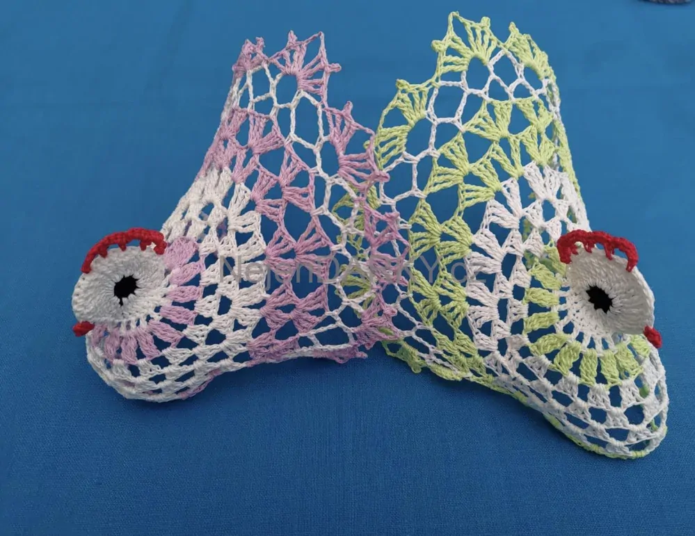 Krajková slepička žlutá