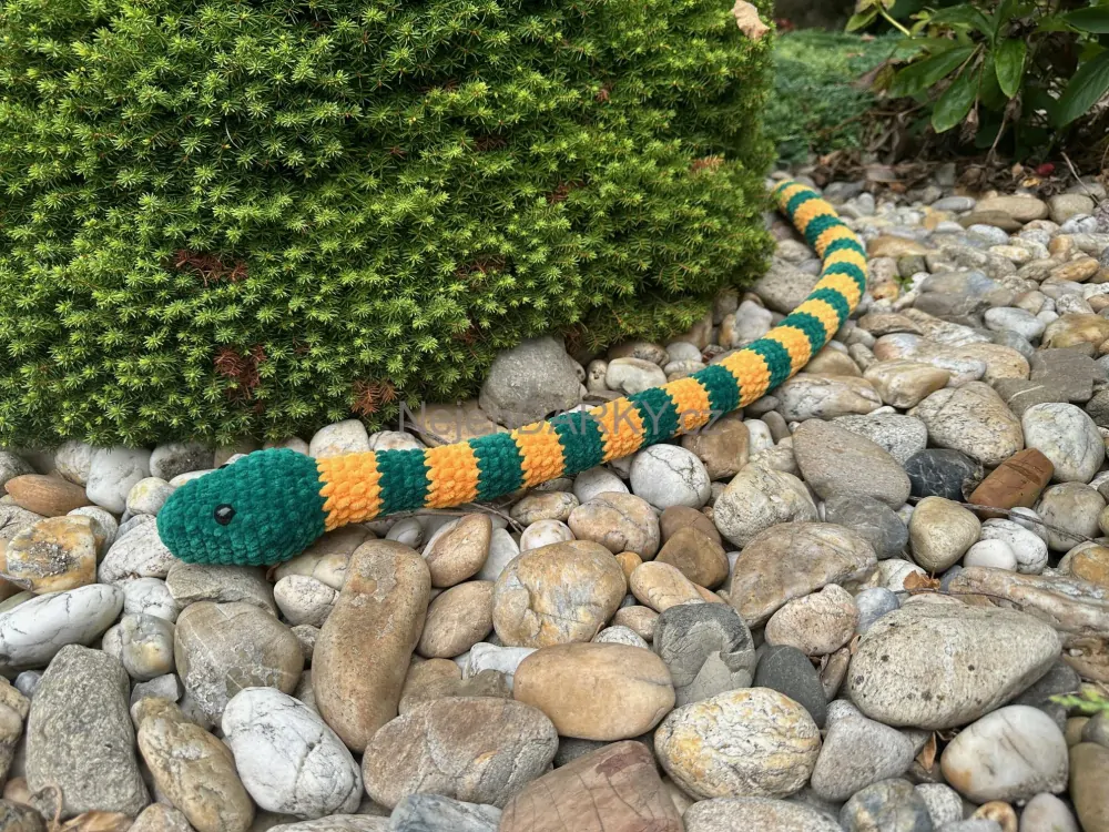 Háčkovaný had zelená hlava