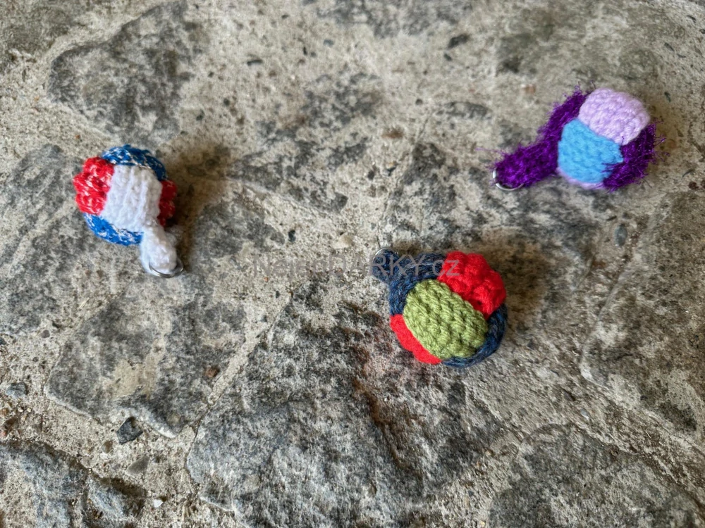 Přívěsek ke klíčům nebo na batoh - míč