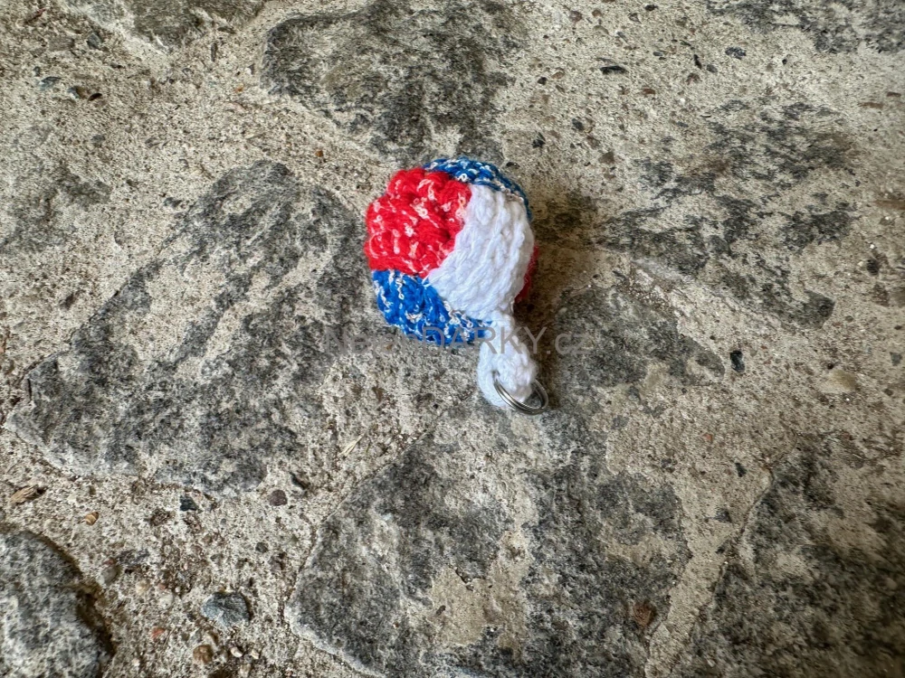 Přívěsek ke klíčům nebo na batoh - míč