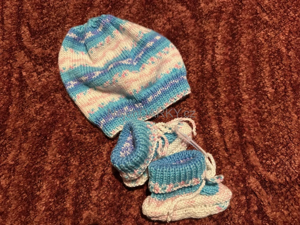 Čepička a bačkůrky věk 3-5 měsíců dokonalý vzor