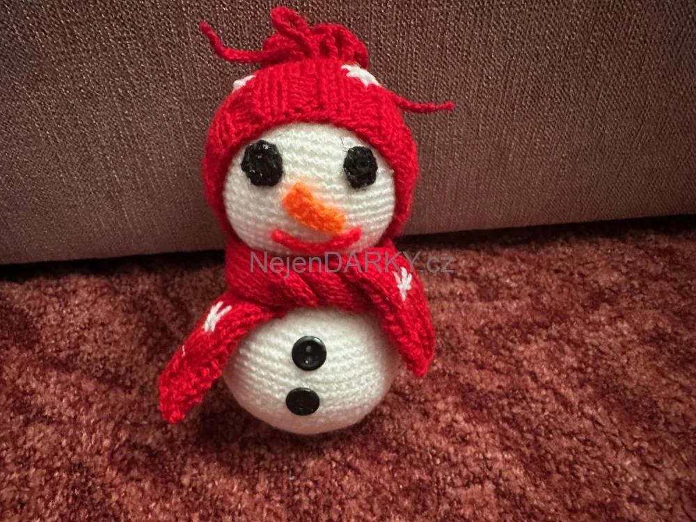 Ručně háčkovaný sněhulák 