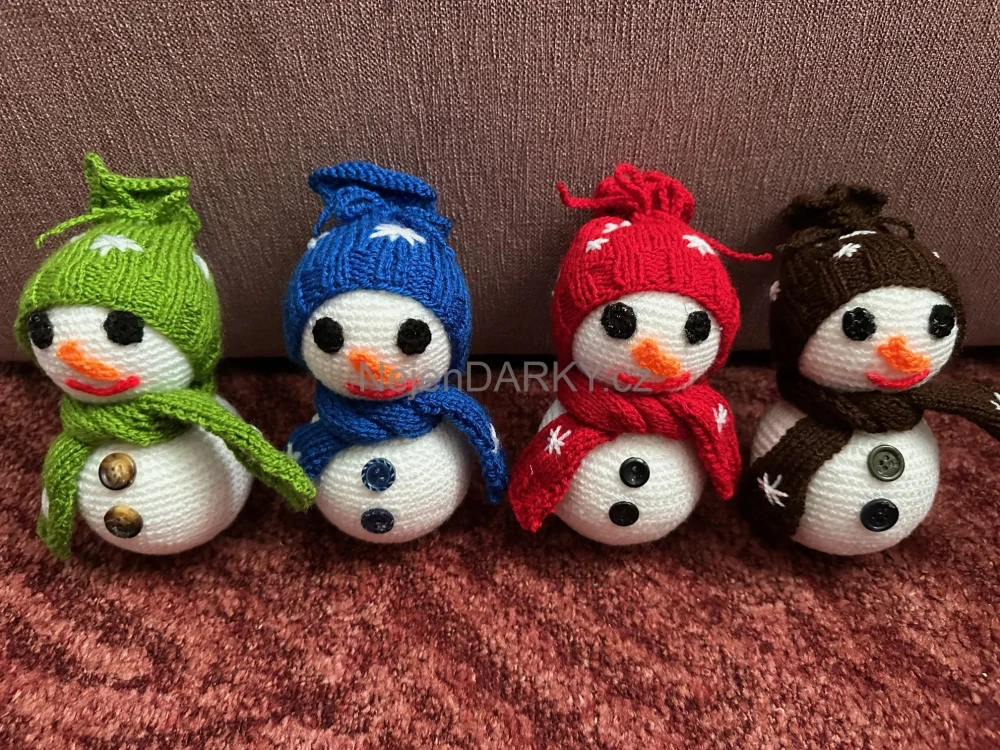 Ručně háčkovaný sněhulák 