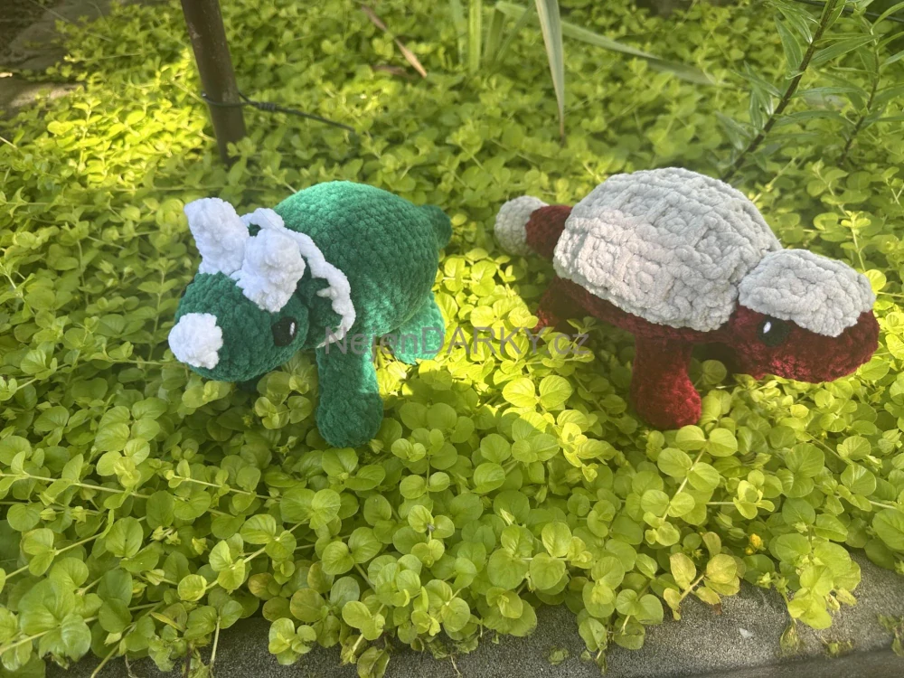 Dinosauři jako hračky! Červený Ankylosaurus