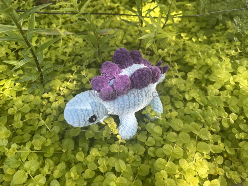 Dinosauři jako hračky! Fialový Stegosaurus