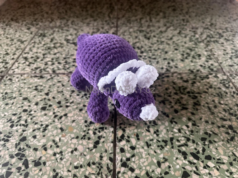 Dinosauři jako hračky! Fialový Triceratops