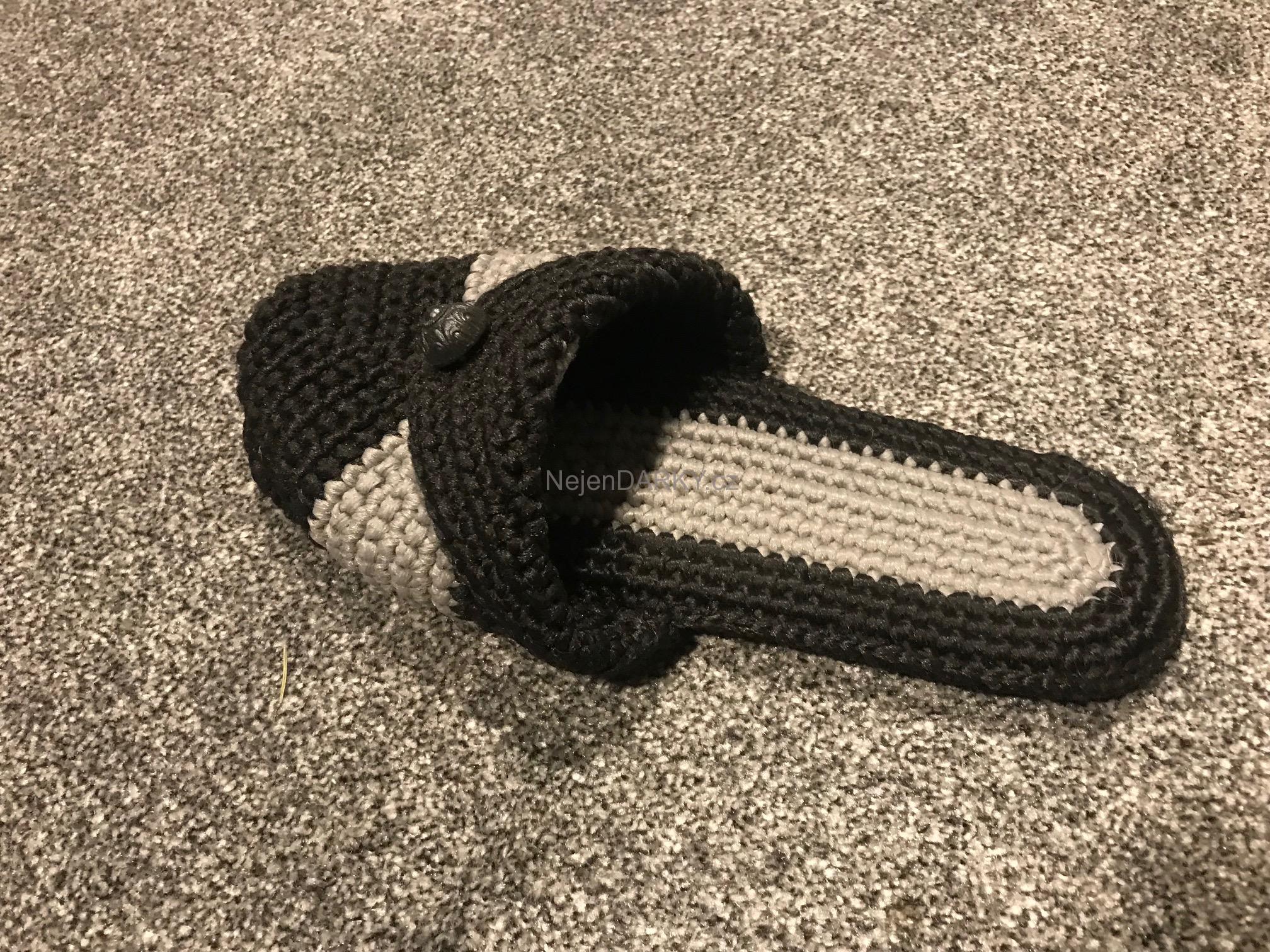 Háčkované nazouvací pantofle