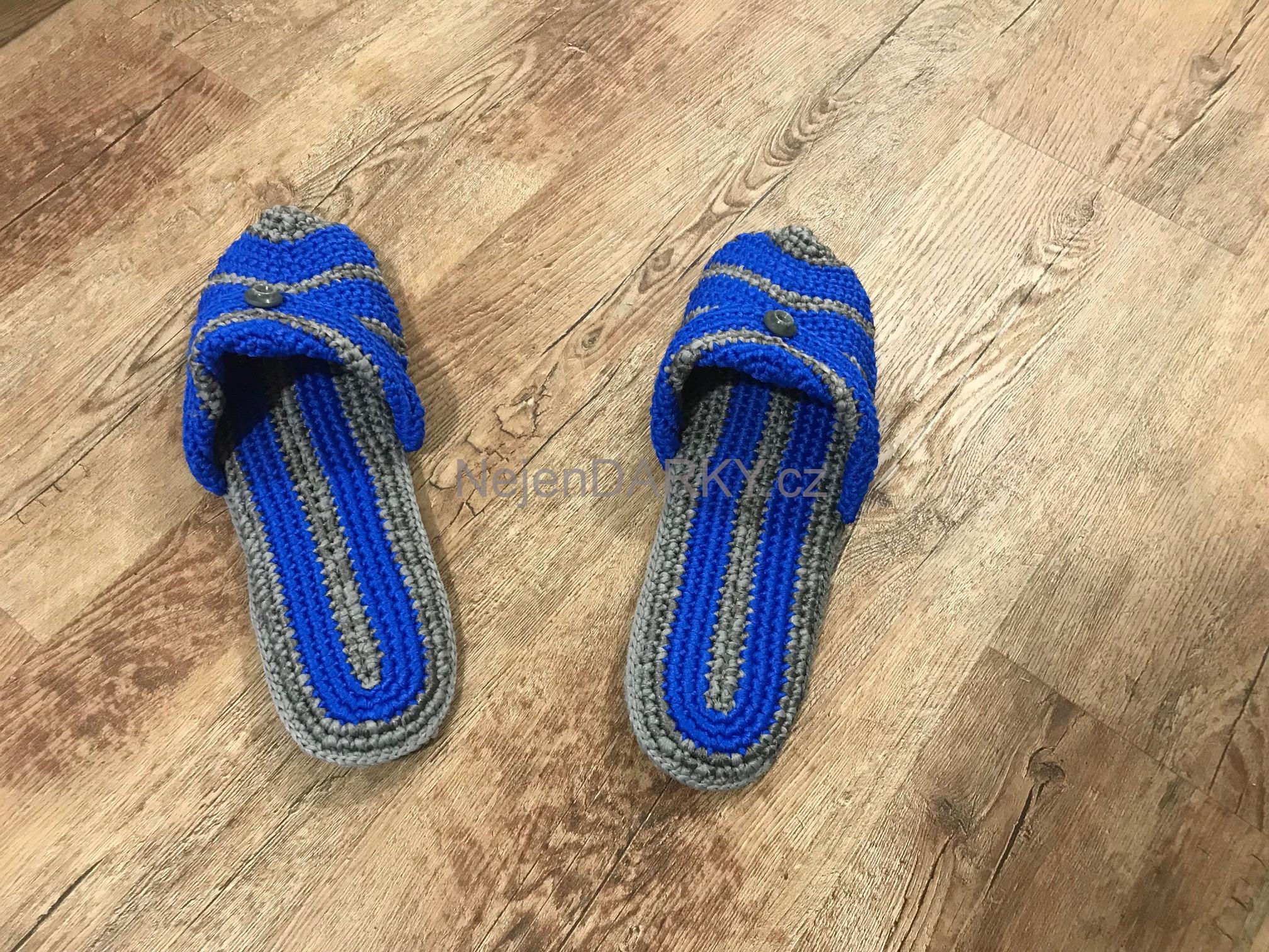 Háčkované nazouvací pantofle