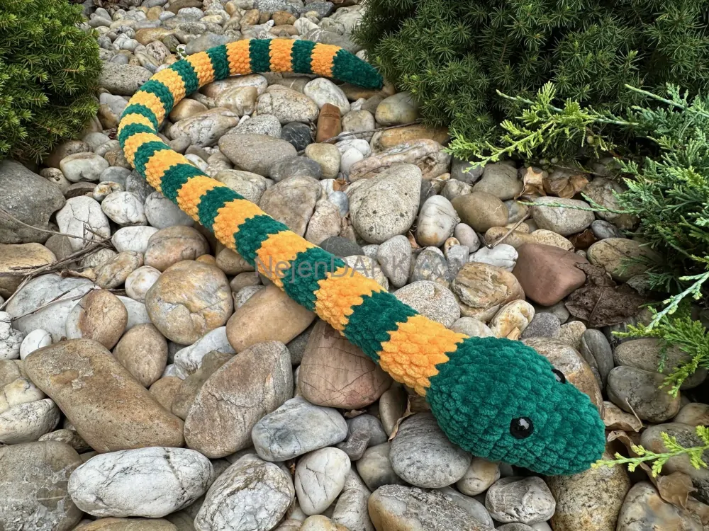 Háčkovaný had zelená hlava