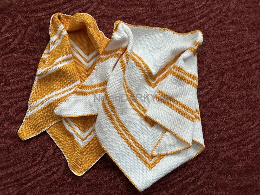 Háčkovaný šátek - bílooranžový