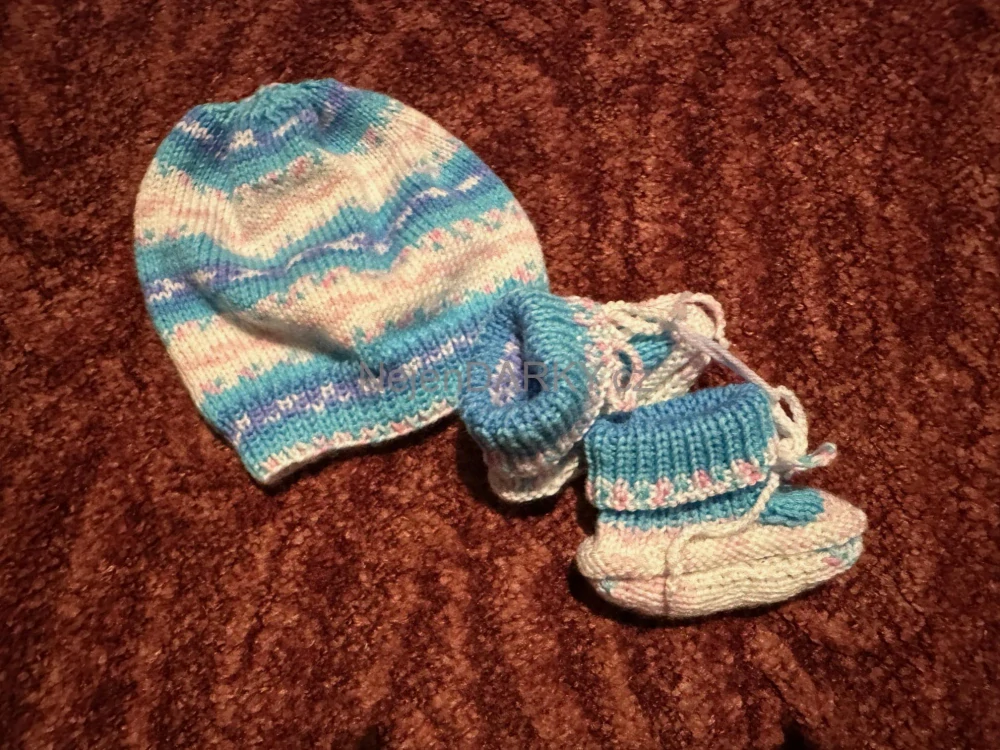 Čepička a bačkůrky věk 3-5 měsíců dokonalý vzor