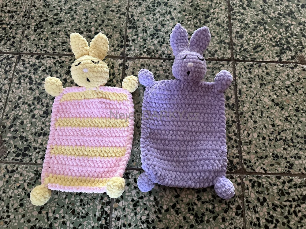 Ušáček - měkkoučký kamarád pro děti (i ty nejmenší) pruhovaný