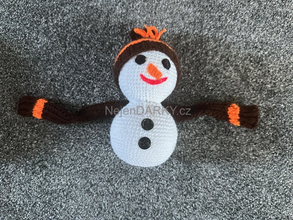 Ručně háčkovaný sněhulák 