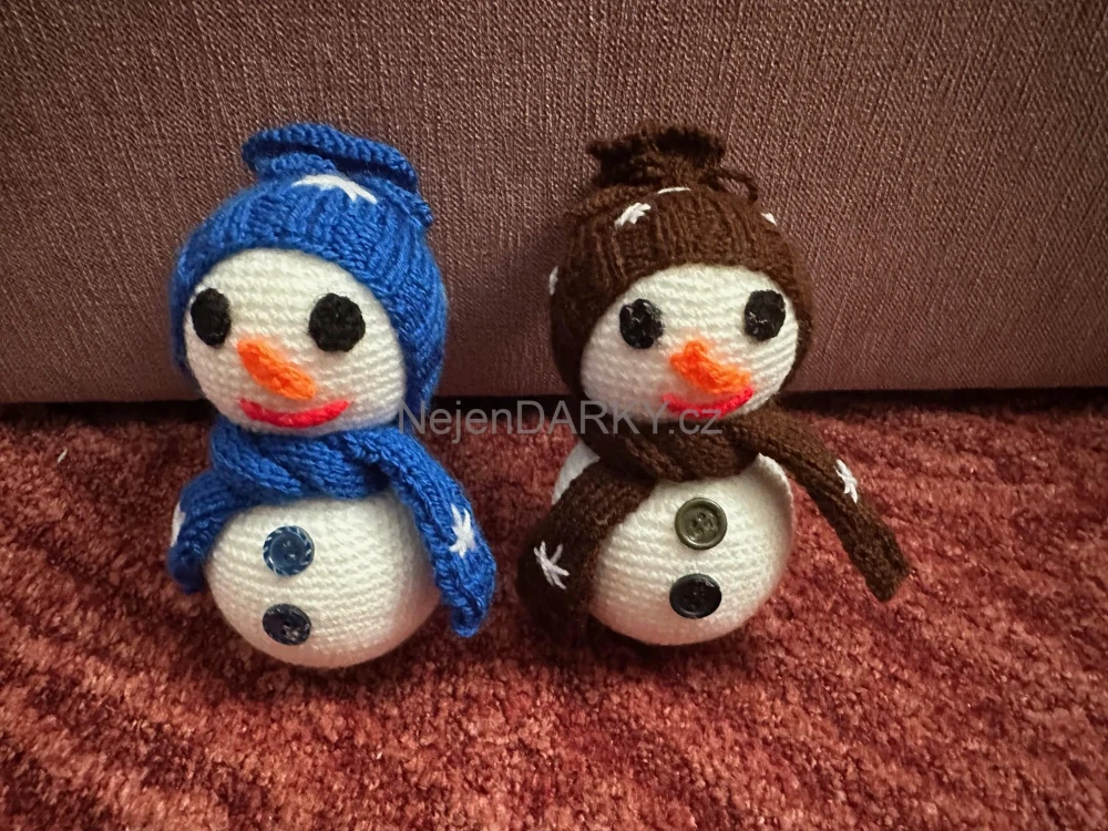 Ručně háčkovaný sněhulák 