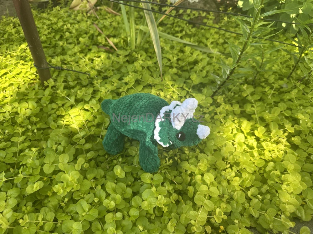 Dinosauři jako hračky! Zelený Triceratops