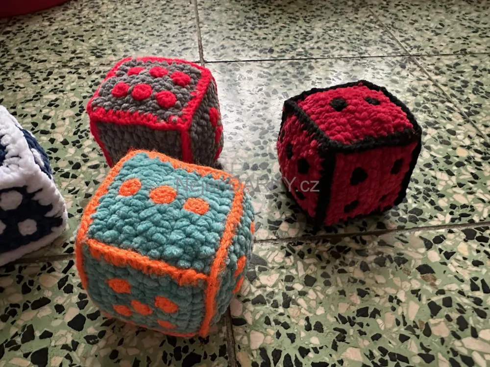 Mini hrací kostka
