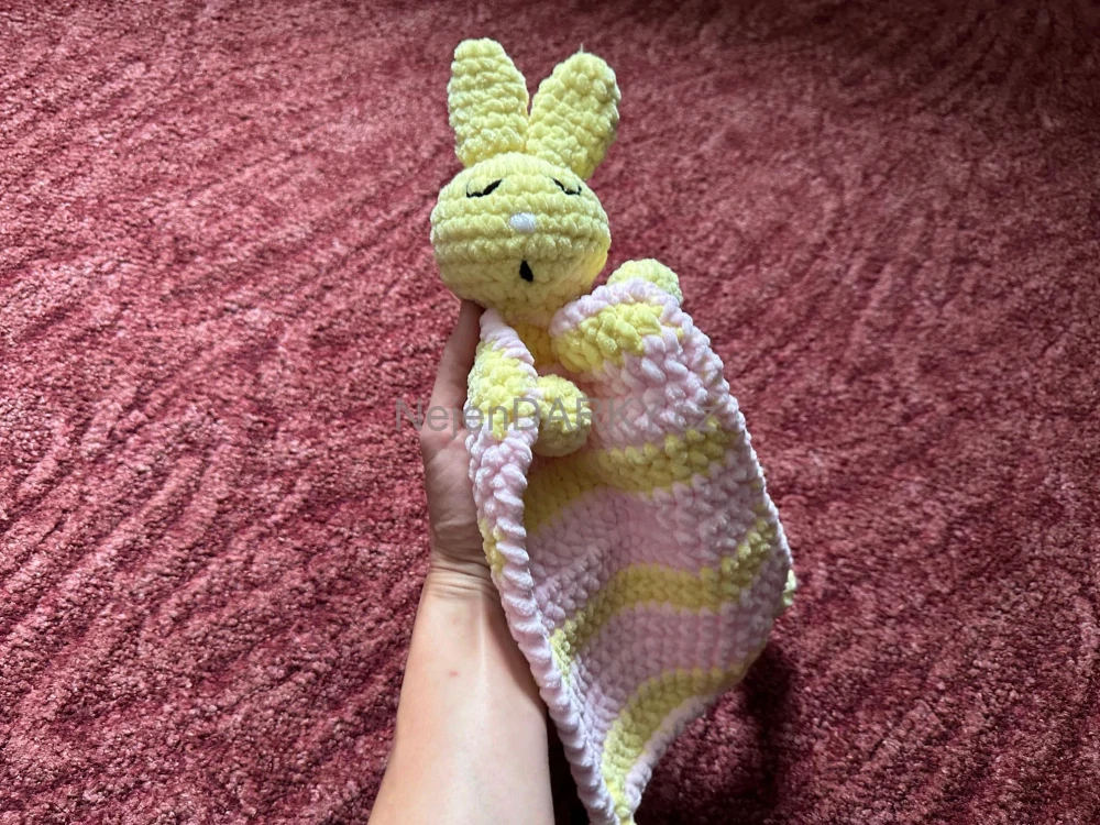 Ušáček - měkkoučký kamarád pro děti (i ty nejmenší) pruhovaný