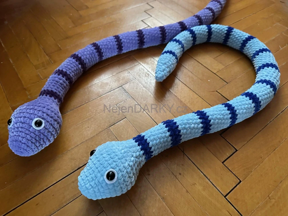 Háčkovaný had modrý