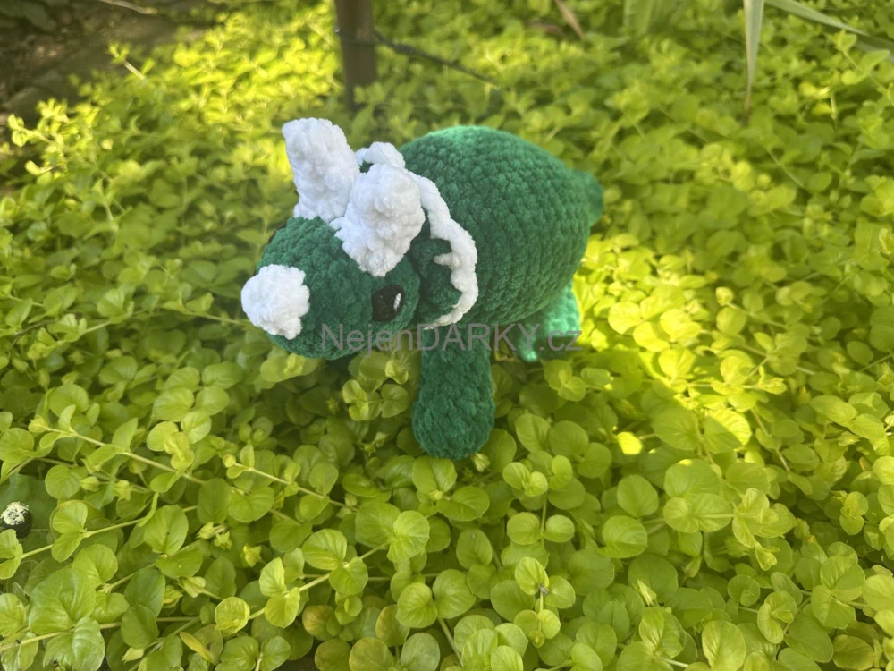 Dinosauři jako hračky! Zelený Triceratops