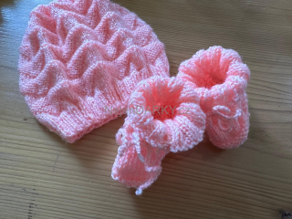 Krásný komplet pro miminka ve věku 2-4 měsíce oranžový s elegantním vzorkem