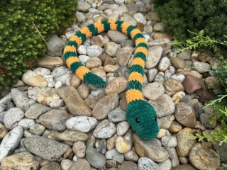 Háčkovaný had zelená hlava