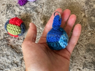 Přívěsek ke klíčům nebo na batoh - míč