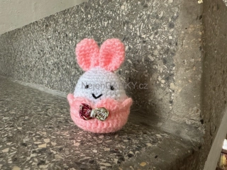 Háčkované vajíčko s ouškama - růžové