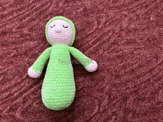 Plyšový panáček na hraní a lepší usínání