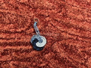 Přívěsek ke klíčům nebo na batoh - proplétaný