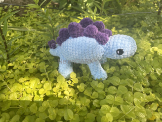 Dinosauři jako hračky! Fialový Stegosaurus